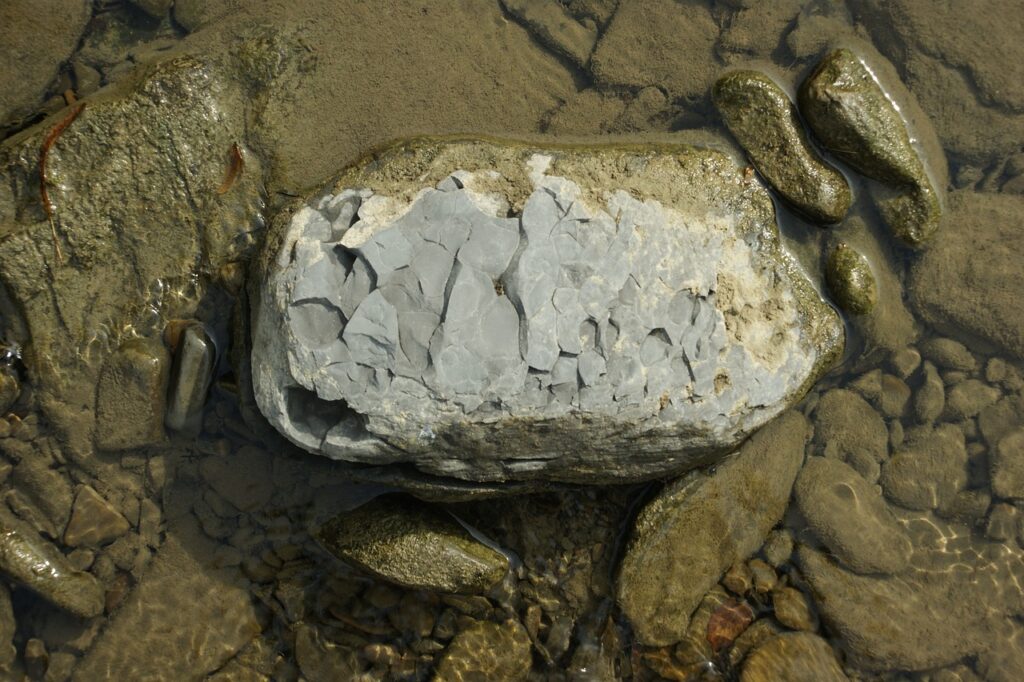stones, shales, shungite-1550005.jpg